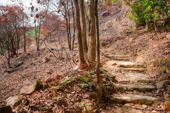 The rock steps and dirt path upon leaving Golden Hill Road
